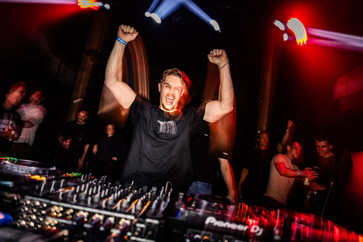 Loading... just a sec